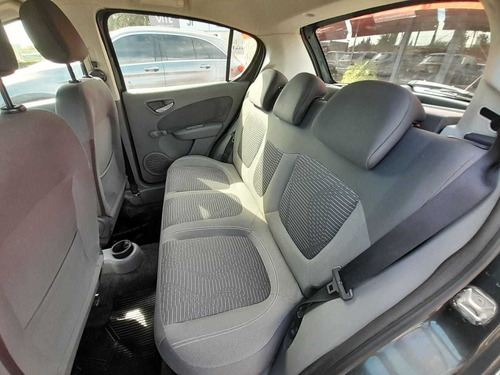Imagen 9 de 13 de Fiat Palio 1.4 5 P Attract 2014
