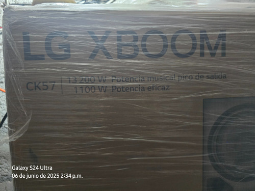 Minicomponente Lg Xboom Ck57 Negro Con Bluetooth 1100w Negro 13200 W (Usado)