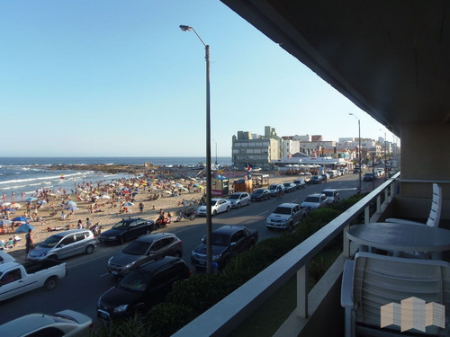 Imagen 9 de 30 de Frente A La Playa