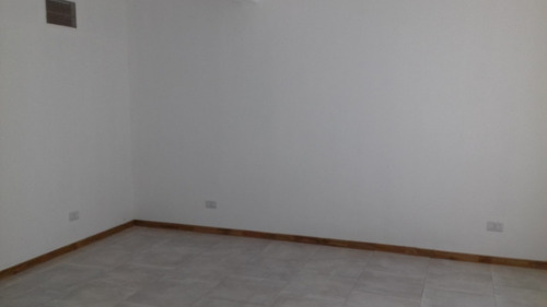 Venta En Block. Local A Estrenar + 10 Deptos De 2 Y 3 Amb + 4 Cocheras. Ideal Inversor.