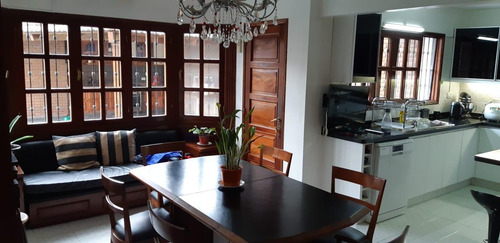 Casa En Venta De 4 Dormitorios En Barrio San Salvador. Excelente Construcción.