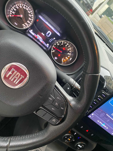 Fiat Toro 2.4 Volcano 16v Flex 4x2 Aut. 4p