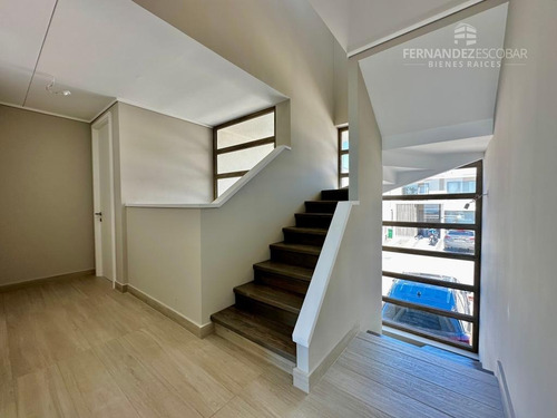 Concon - Vende Casa 3 Pisos 4d 4b 2e - Pinares De Montemar