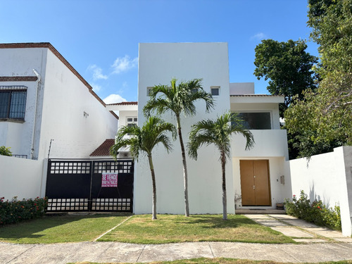 Casa Sm19 C/ 3 Recamaras, Alberca, Jardin, En Privada C/ Áreas Verde Y Seguridad