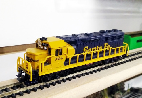 Locomotora Diesel Santa Fe 3514 - Escala N Bachmann 