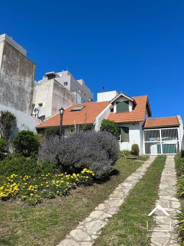 Venta-permuta Hermosa Casa Con Patio ,barrio Los Medicos , Monte Hermoso