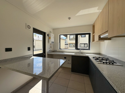 Arriendo Amplias Casas Condominio Praderas Curamonte