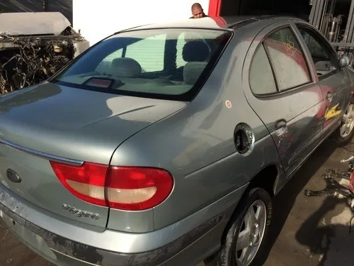 Imagem 2 de 2 de (09) Sucata Renault Megane 2.0 8v 2000 (retirada Peças)