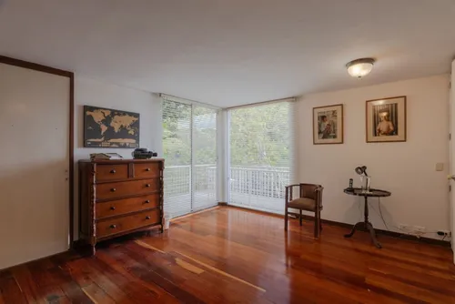 Casa En Venta En El Tesoro. Cod V11847