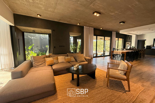 Se Vende Casa | Country La Deseada | Seguridad 24hs | 350 M2
