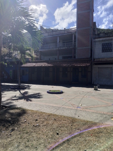 Imagen 3 de 6 de Se Alquila Edificio De Tres Pisos En Macuto
