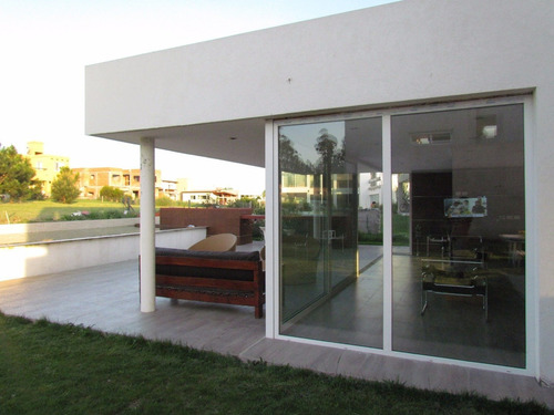 Espectacular Propiedad En Barrio Privado En Alquiler Temporada 2020