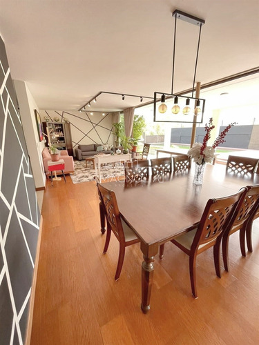 Casa En Venta De 4 Dorm. En Colina