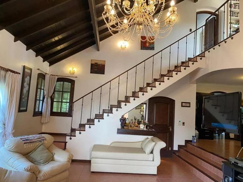 Casa En Venta - 2 Dormitorios 3 Baños - Cochera - 2.400mts2 - Sierra De Los Padres