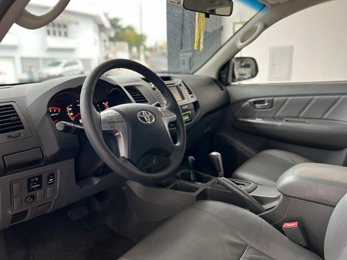 Imagem 12 de 15 de Toyota - Hilux 2.7 16v 4p Srv Flex 4x4 Cabine Dupla Autom