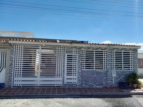 Nestor Y Vanessa Venden Casa En Tocuyito Libertador Urb Santa Paula Elc-036