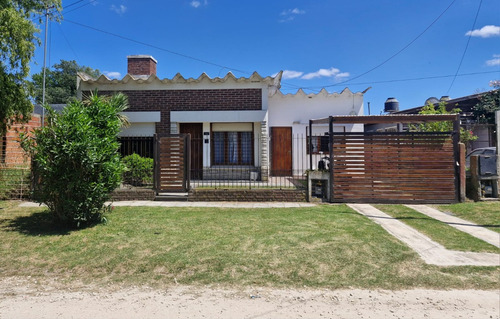 Oportunidad Casa Barrio Aeroparque 4 Ambientes Dueño Directo Apta Credito