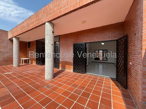 En Venta Espectacular Apartamento Ph En Excelente Edifico Con Areas Sociales Impecables En Los Samanes. Ys12518518