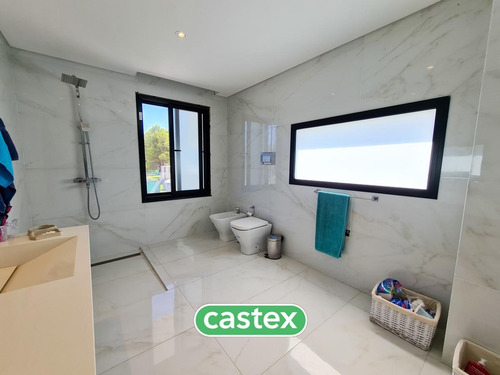 Imagen 22 de 30 de Casa De 4 Dormitorios Fondo A Espacio Verde En Venta En Terralagos, Canning
