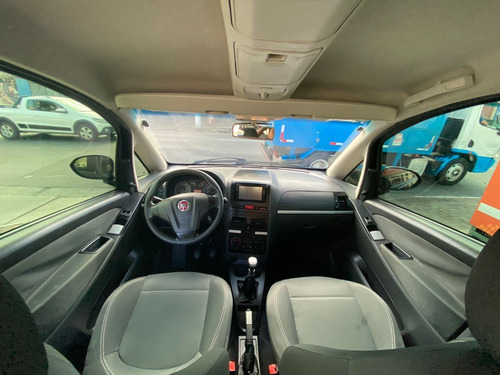 Imagem 9 de 12 de Fiat Idea Attractive 1.4