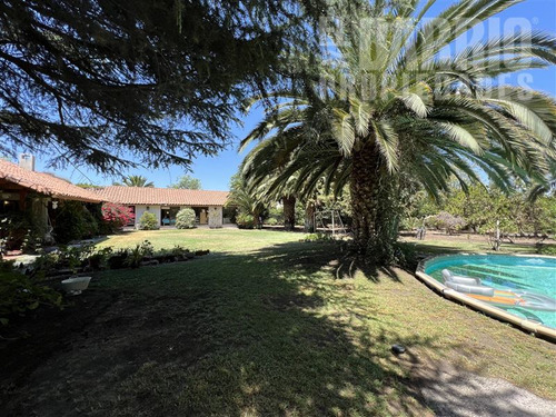 Casa En Venta De 4 Dorm. En Piedra Roja, Chicureo