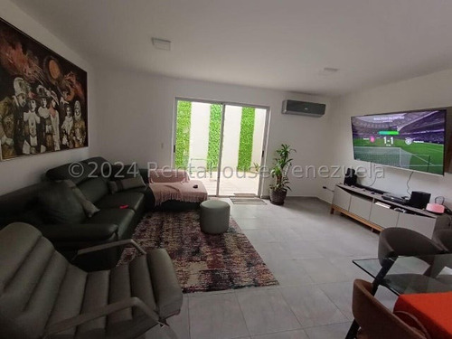 Townhouse Venta Concepto Abierto, Pozo De Agua, Piscina Y Area Social Para El Disfrute Familiar.el Rincon Valencia Carabobo Leida Falcon Lf25-158