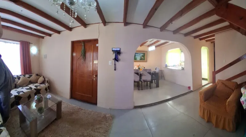 Imagen 1 de 12 de Casa Sólida Y Amplia Para Vivir En Un Entorno Tranquilo