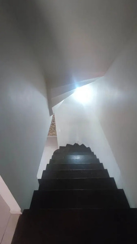 Hermosa Casa En Tres Niveles Con Buena Ubicación Se Aceptán Créditos