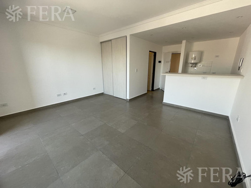 Venta De Departamento Monoambiente Con Balcón En Wilde