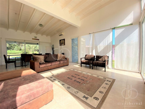 Imagen 3 de 26 de Moderna Casa Con Piscina En Barrio Privado Verde Mora, Punta Del Este
