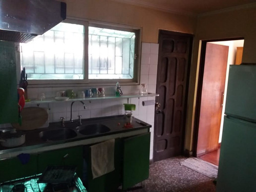 Casa En Venta De 5 Dorm. En La Cisterna