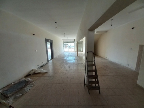 Imagen 4 de 7 de Local 210 Mts2 Y 150mts2