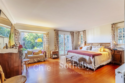 Casa En Venta De 8 Dorm. En Lo Barnechea