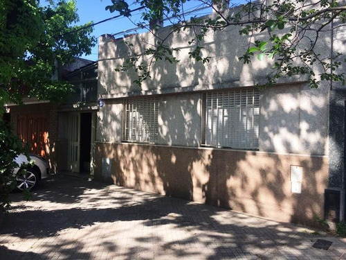 Casa En Venta  - Dos Dormitorios Con Cochera-  Rosario