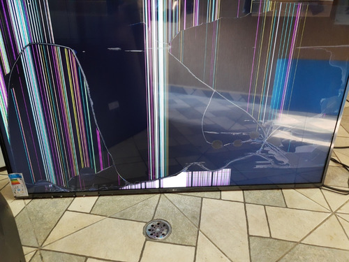 Imagem 2 de 4 de Smart Tv LG 65um7470psa Led 4k 65 100v/240v- Tela Quebrada!