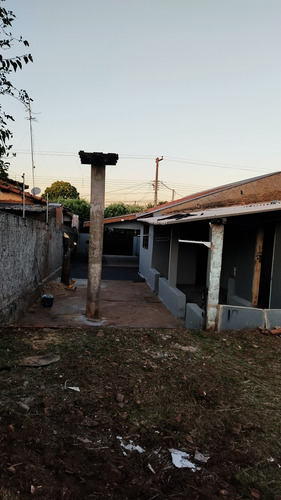 A Casa Tem 2 Quarto , 1 Banheiro