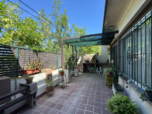 Venta Ph 4 Ambientes En Planta Baja Y Primer Piso En Villa Sarmiento