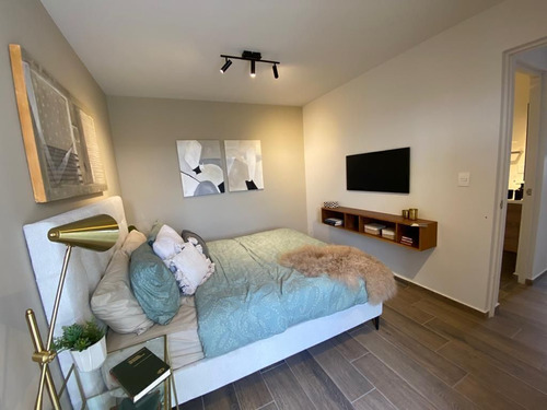 En Venta Departamentos Entre El Refugio Y Zibata, 2 Recamaras 2 Baños, Jardín