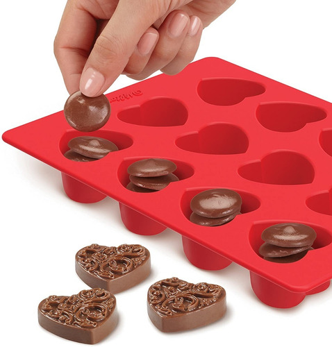 Imagen 2 de 7 de Molde De Silicona Bombones Chocolate Corazon Wilton Titanweb