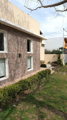 Casa En Venta - 2 Dormitorios 2 Baños - 140mts2 - La Lucila Del Mar