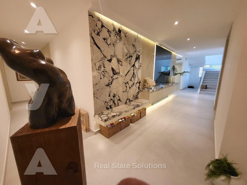 Casa En Venta, 5 Recámaras, Elevador, Remodelada Nueva, Amueblada,puerto Cancún.