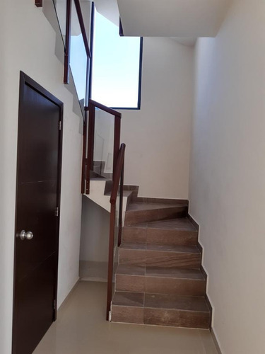 Imagen 19 de 20 de Lomas De La Rioja, Casa En Venta Con Roof Garden Y Vista A La Laguna