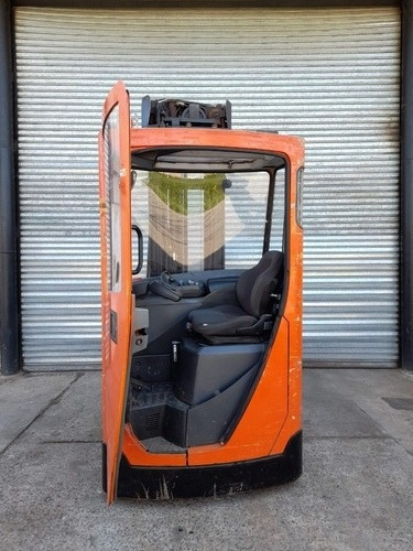 Imagen 8 de 11 de Apilador Reach Hombre A Bordo Cabinado Toyota Bt 1600kg