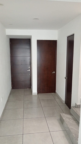 Casa En Fraccionamiento Bosque Real, Colima, Excelente Ubicación