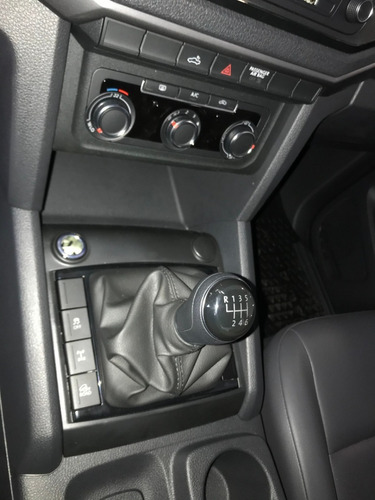 Imagen 13 de 15 de Volkswagen Amarok Dob.cab 2.0 Tdi 140cv Trendline 4x2 Mt #28