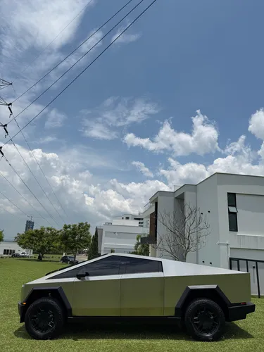 Tesla Cybertruck Foundation Series 4x4