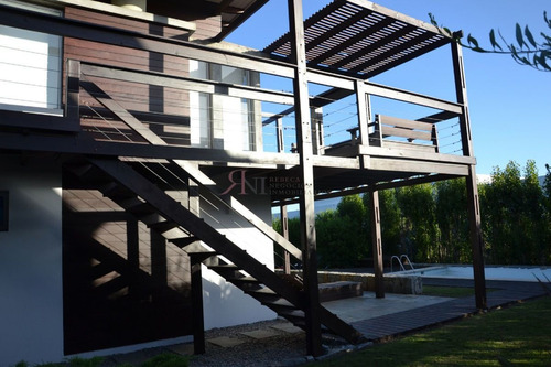 Imagen 26 de 29 de Jardin Con Piscina, Terraza Con Parrillero