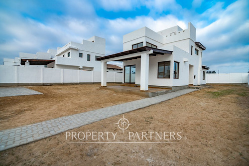 Casa Nueva Y Exclusiva En Sector Peñuelas
