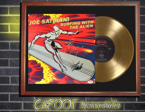 Joe Satriani Surfing With The Alien Tapa Firmada Y Disco Oro