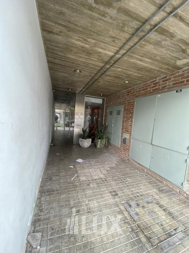 Imagen 5 de 19 de Venta Departamento Monoambiente Al Frente Con Balcón - Centro